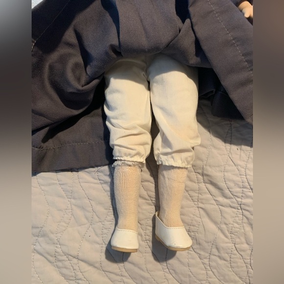 Kingstate Corp Sister Mercy Porcelain doll, with windup music box in back - Picture 10 of 10